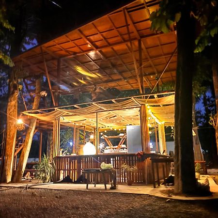Happy Lemon Tree Lodge Sauraha Exterior foto